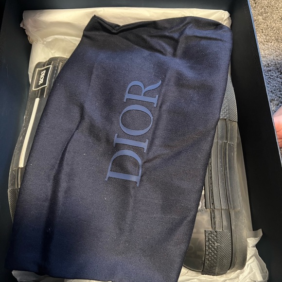 DIOR B23 HIGH-TOP SNEAKER (Authentic) - Picture 2 of 9